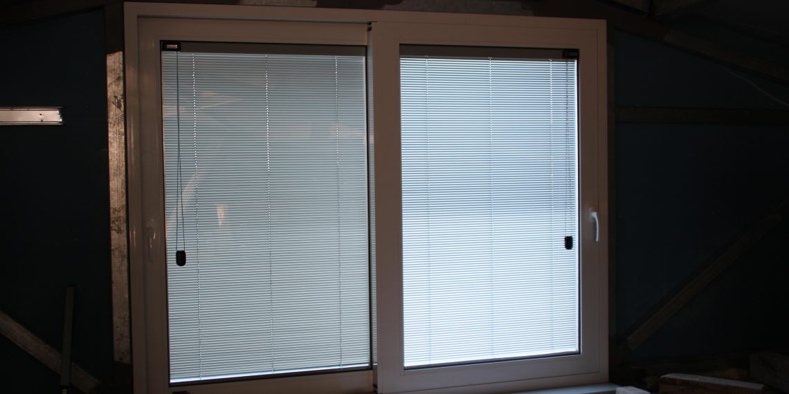 rapsomanikis glass - integrated blinds
